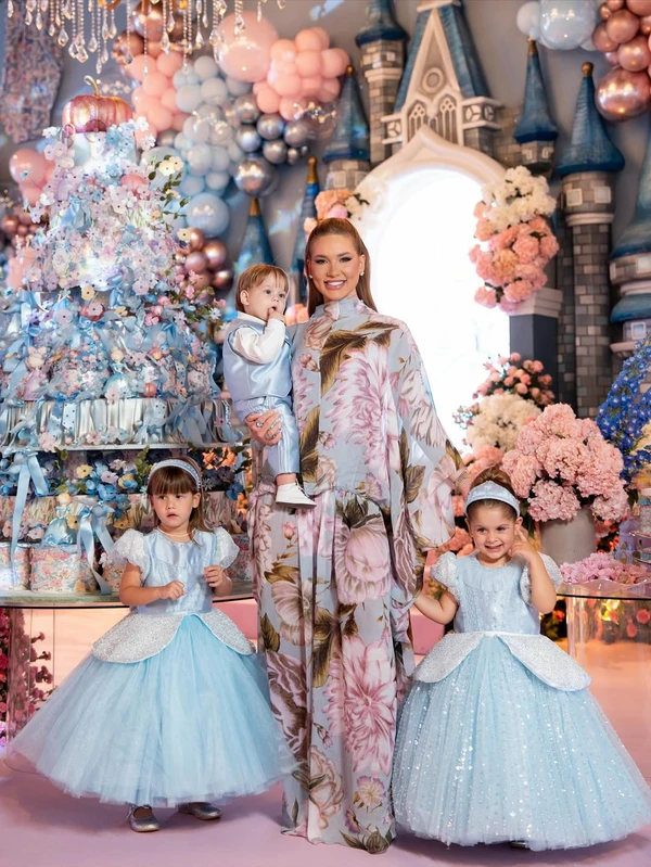 Festa da Cinderela de Maria Flor por Reprodução/Instagram