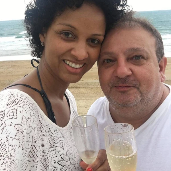 Jacquin, esposa Rosângela e casal de filhos gêmeos por Reprodução