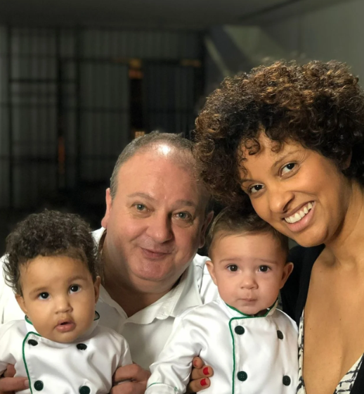 Jacquin, esposa Rosângela e casal de filhos gêmeos por Reprodução
