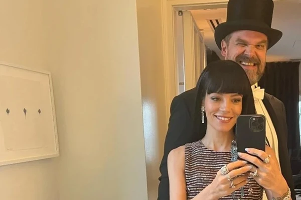 Lily Allen e David Harbour  por Reprodução