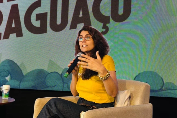 Manuela d'Ávila teve embate com Cíntia Chagas