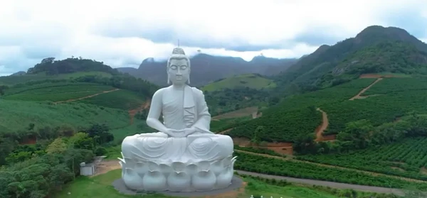 2ª maior estátua de Buda do mundo fica no Brasil por Reprodução/TV Gazeta