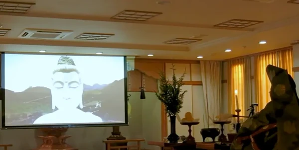 Monges fazem cerimônia de abertura dos olhos do Buda de Ibiraçu direto do Japão por Reprodução/TV Gazeta