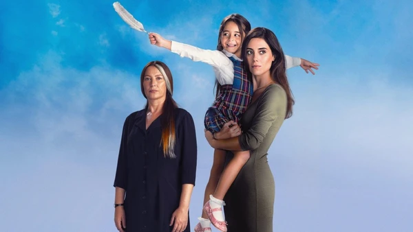 Mãe (Anne): Zeynep (Cansu Dere), professora sensível, descobre que sua aluna Melek (Beren Gökyıldız) sofre maus-tratos. Determinada a protegê-la, ela cria um vínculo maternal inesperado que muda suas vidas para sempre por Divulgação