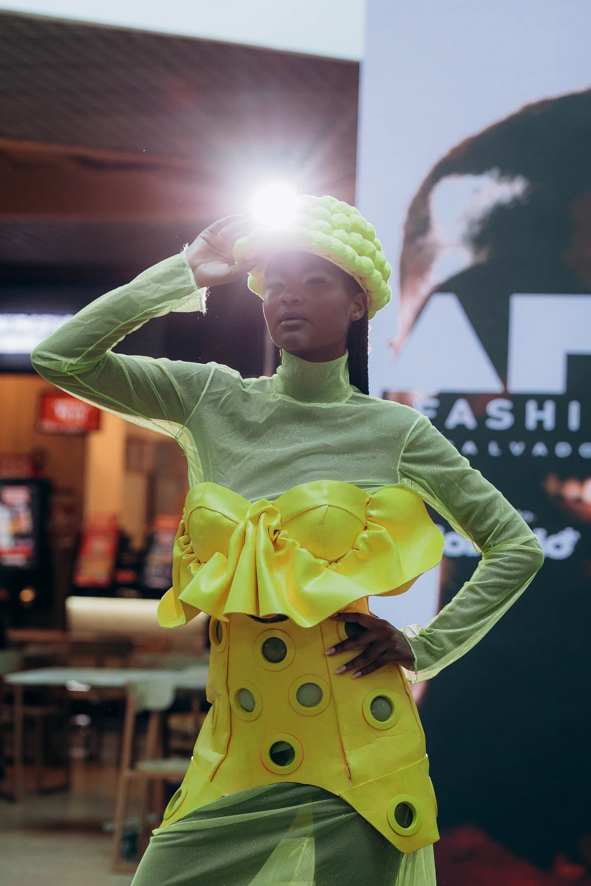 Desfile surpresa  por Lucas Leawry