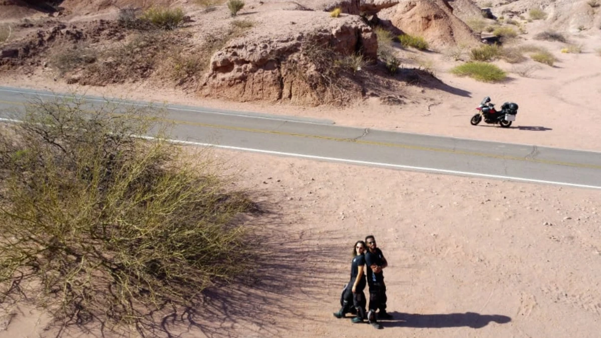 Taiane Ribeiro e Joanilson Assis no deserto do Atacama