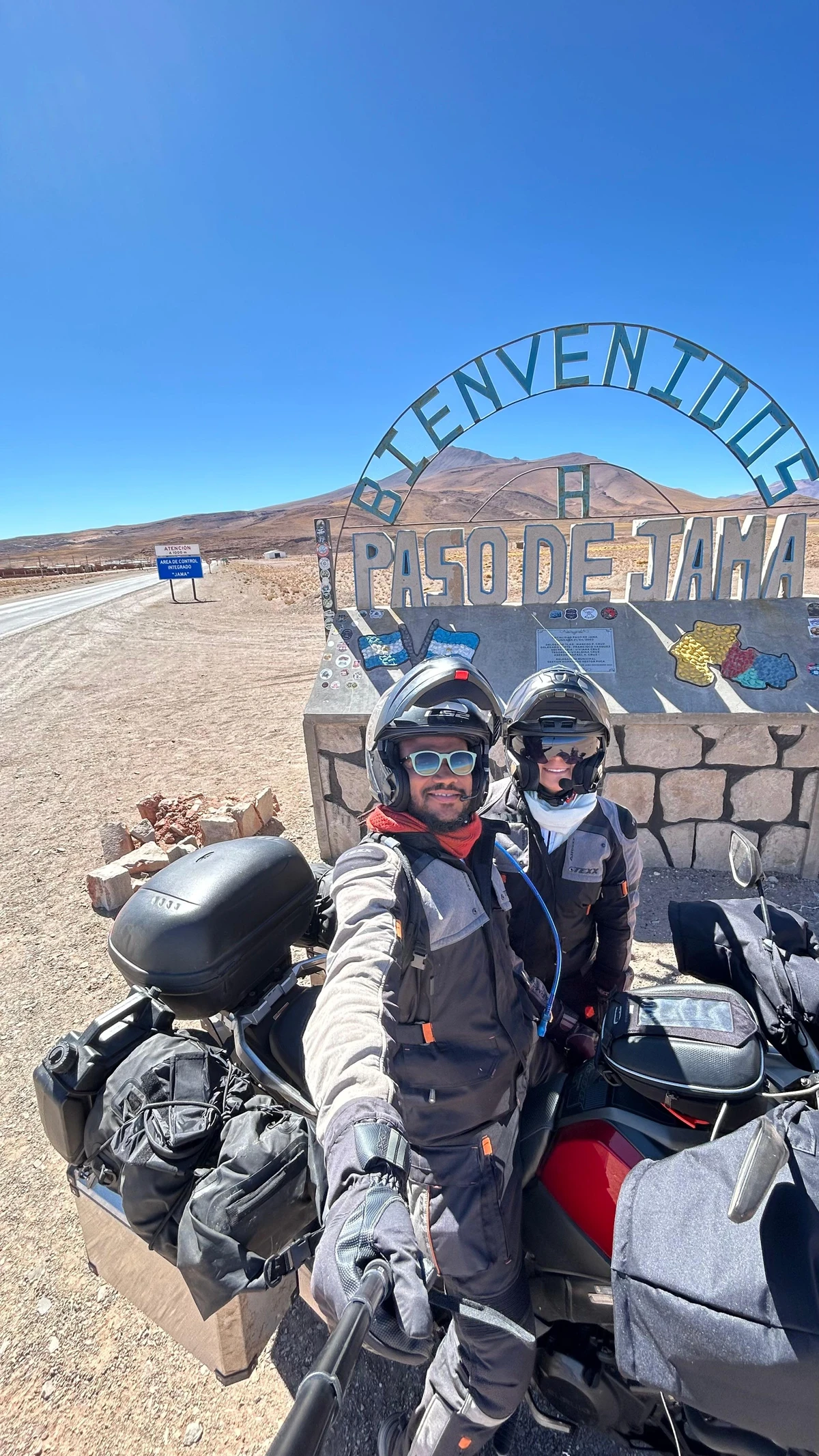 Taiane Ribeiro e Joanilson Assis no deserto do Atacama por Arquivo pessoal