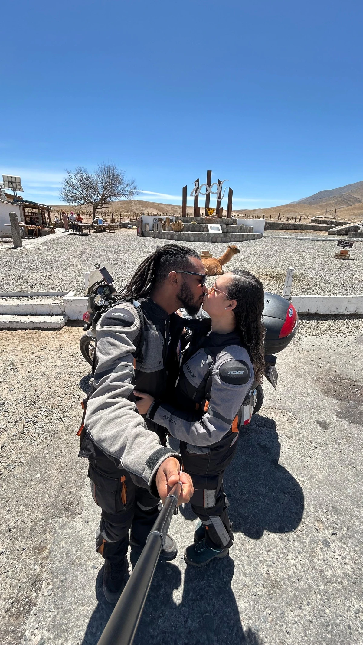 Taiane Ribeiro e Joanilson Assis no deserto do Atacama por Arquivo pessoal