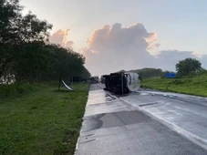 Imagem - Trecho da BR-324 é bloqueado após acidente com caminhão-tanque