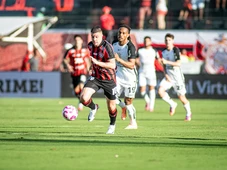 Imagem - Em jogo equilibrado, Vitória sofre gol nos minutos finais e perde para o Corinthians