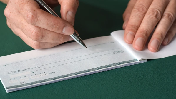 Banco brasileiro vai deixar de emitir cheques a partir de dezembro