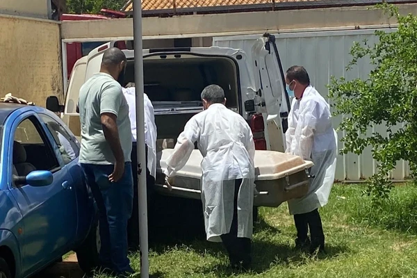 Corpo de Alex Sandro da Silva Rocha estava no quintal por Divulgação