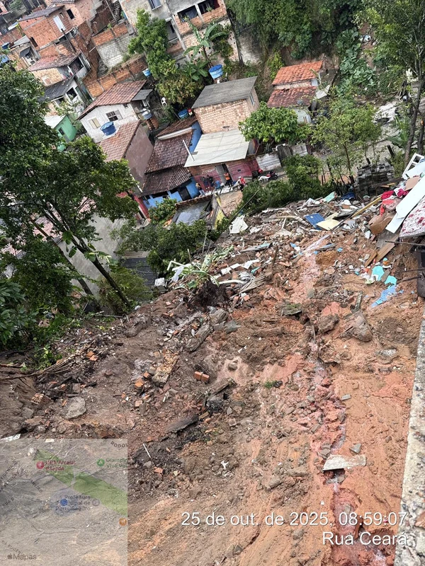 Deslizamento de terra em Porto Seguro por Defesa Civil de Salvador
