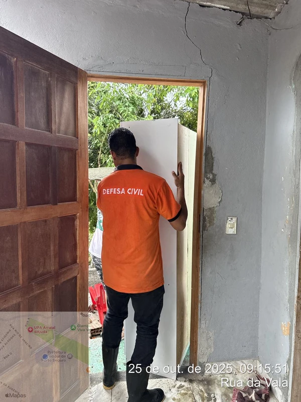 Deslizamento de terra em Porto Seguro por Defesa Civil de Salvador