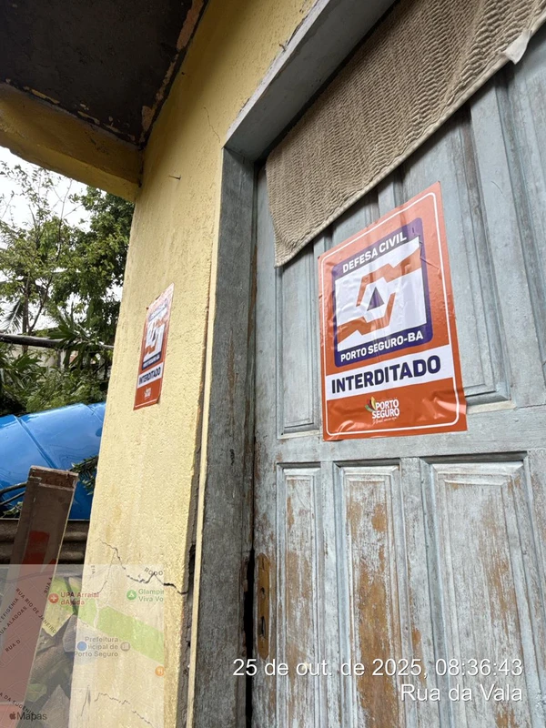 Deslizamento de terra em Porto Seguro por Defesa Civil de Salvador