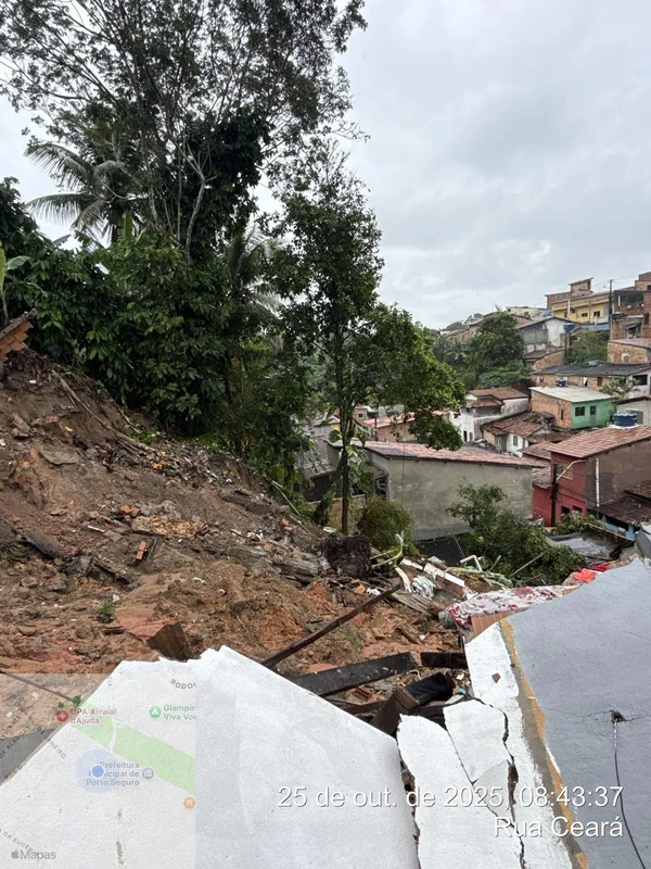 Deslizamento de terra em Porto Seguro por Defesa Civil de Salvador