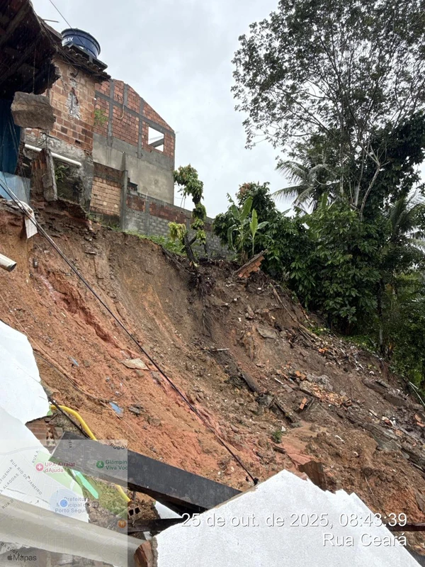 Deslizamento de terra em Porto Seguro por Defesa Civil de Salvador