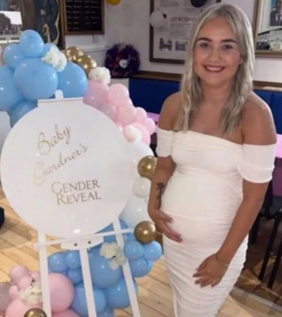 Mulher fingiu estar grávida e deu à luz a bebê reborn por Reprodução/New York Post 