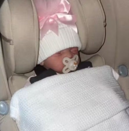 Mulher fingiu estar grávida e deu à luz a bebê reborn por Reprodução/New York Post 