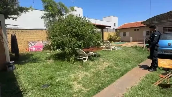 Quintal onde corpo foi enterrado por Divulgação