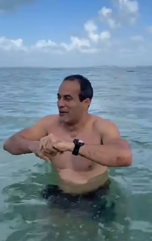  Bruno Reis aproveita dia no Porto da Barra por Reprodução/Redes Sociais