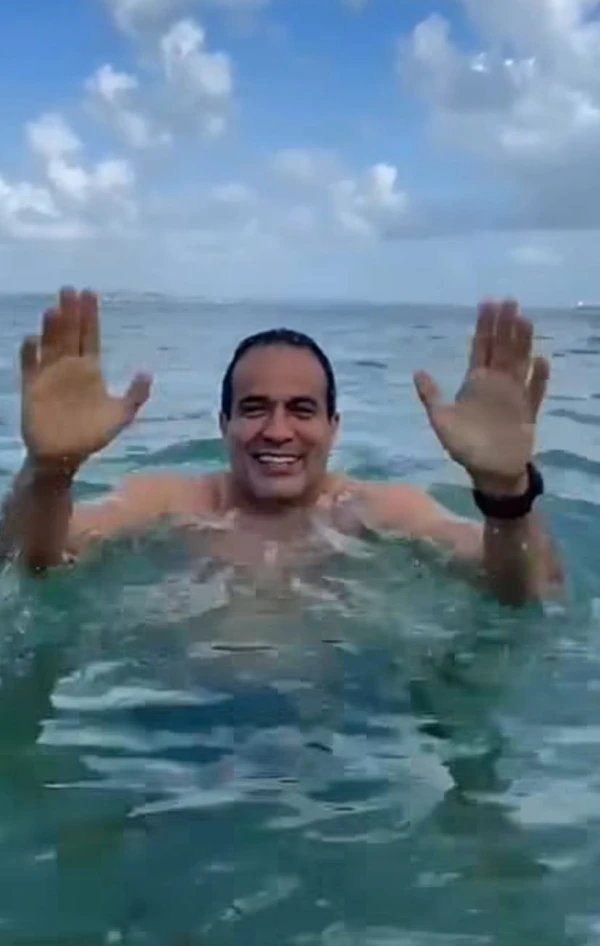  Bruno Reis aproveita dia no Porto da Barra por Reprodução/Redes Sociais