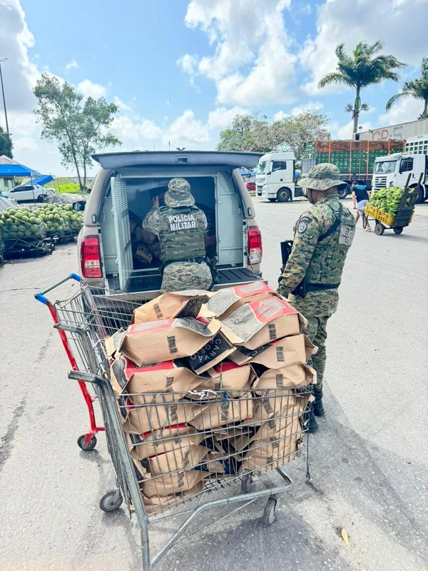 450 quilos de carvão são apreedidos pela polícia em Salvador por Divulgação