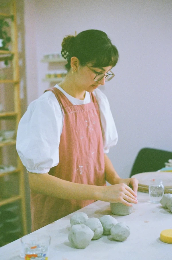 A artista australiana Alessia criou o Cloudy Club por Reprodução