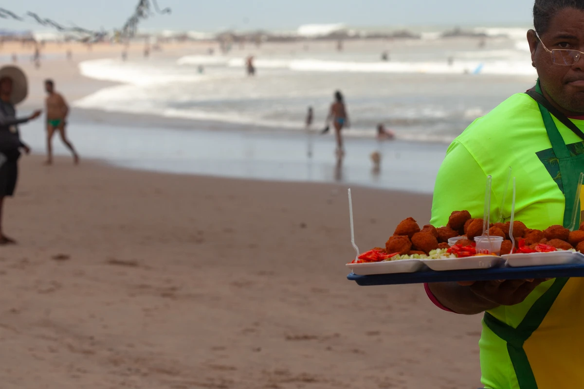 Projeto de lei que proíbe som nas praias divide banhistas  por Sora Maia/CORREIO