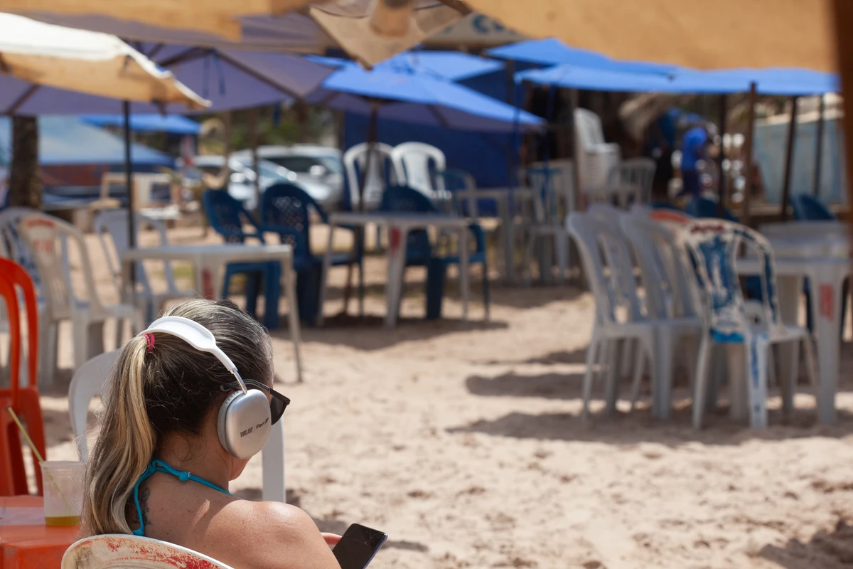 Projeto de lei que proíbe som nas praias divide banhistas  por Sora Maia/CORREIO