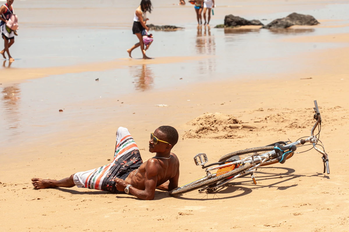 Projeto de lei que proíbe som nas praias divide banhistas  por Sora Maia/CORREIO