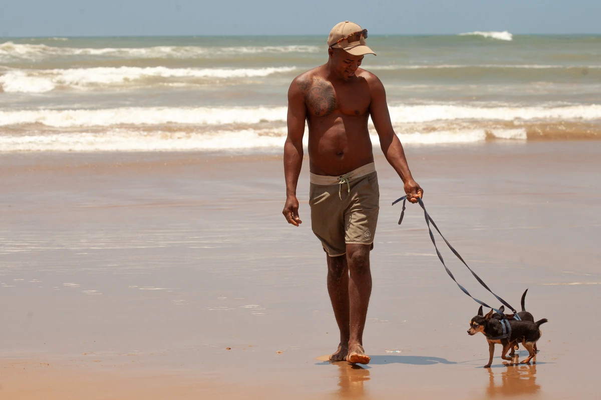 Projeto de lei que proíbe som nas praias divide banhistas  por Sora Maia/CORREIO