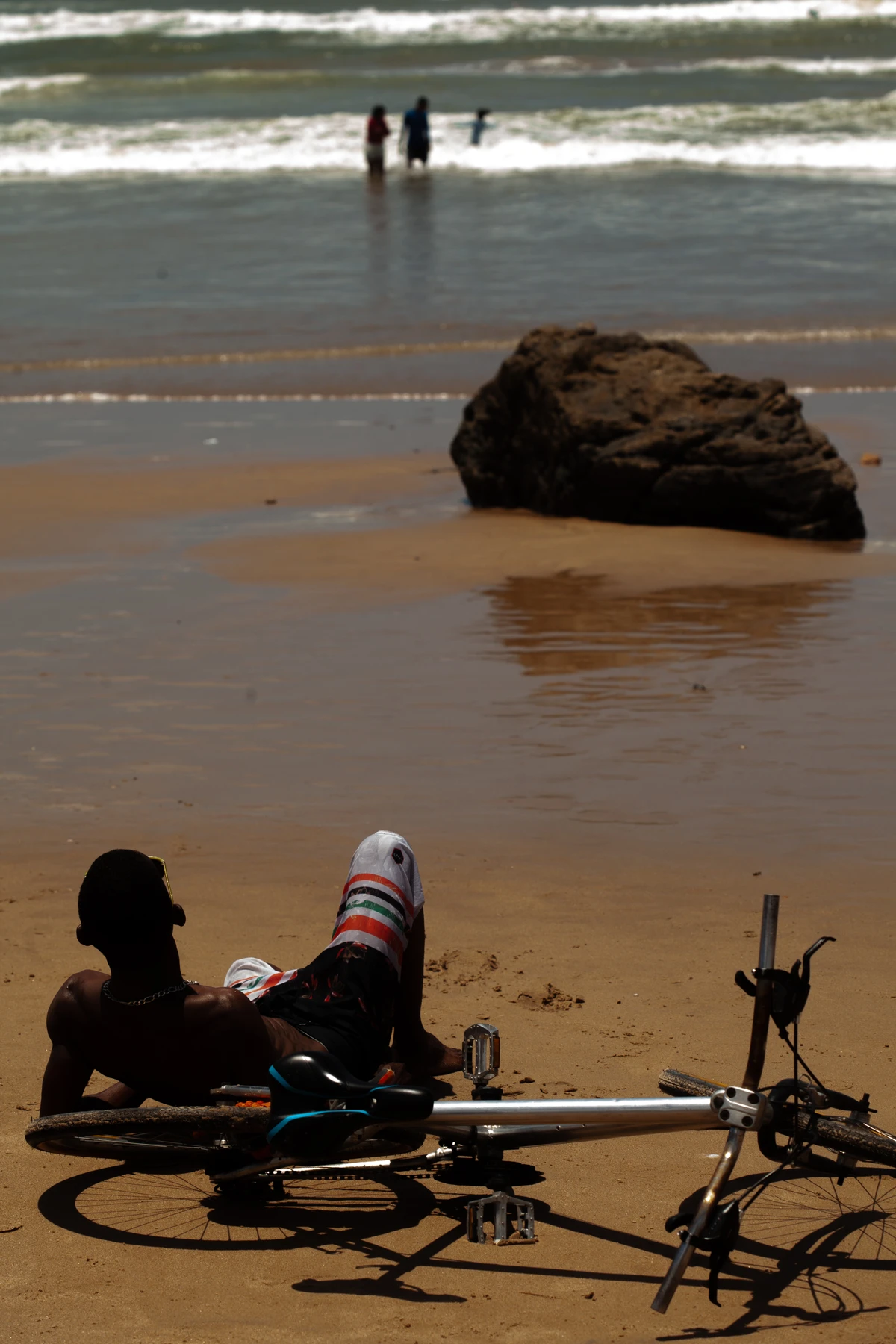 Projeto de lei que proíbe som nas praias divide banhistas  por Sora Maia/CORREIO