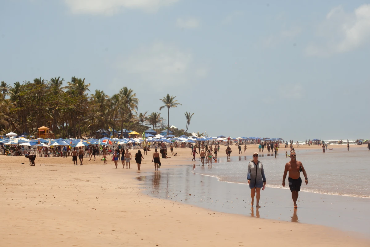 Projeto de lei que proíbe som nas praias divide banhistas  por Sora Maia/CORREIO