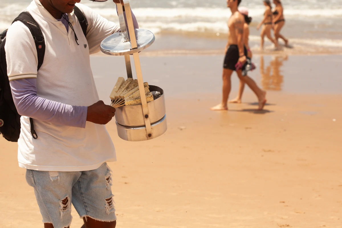 Projeto de lei que proíbe som nas praias divide banhistas  por Sora Maia/CORREIO
