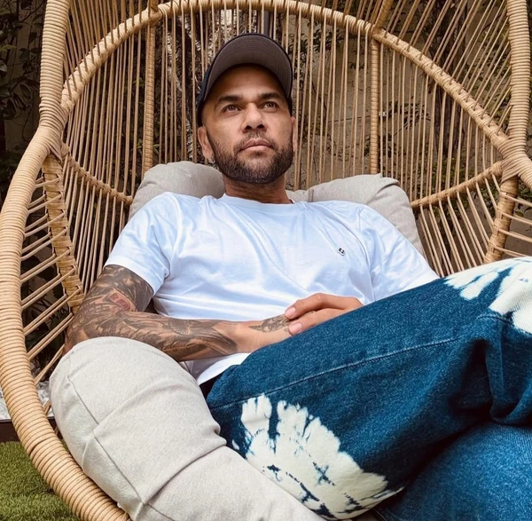Após ter condenação anulada, Daniel Alves vira pregador em igreja evangélica por Reprodução