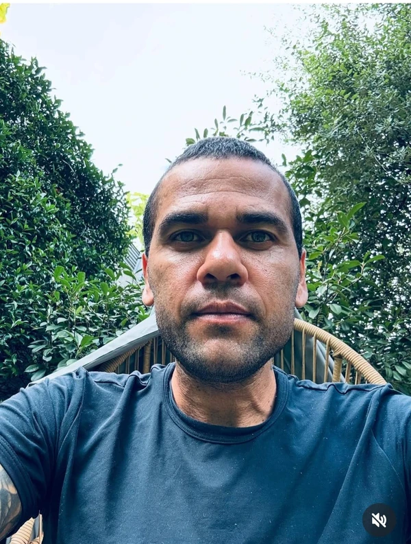 Após ter condenação anulada, Daniel Alves vira pregador em igreja evangélica por Reprodução