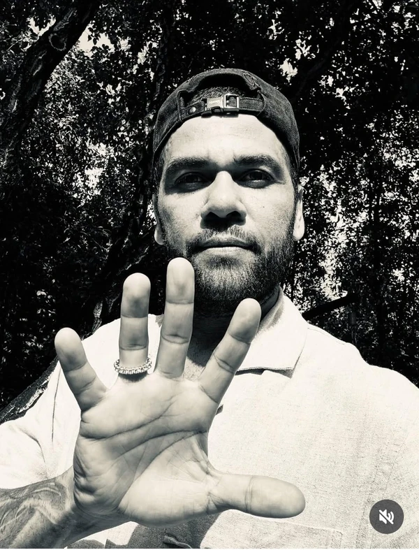 Após ter condenação anulada, Daniel Alves vira pregador em igreja evangélica por Reprodução