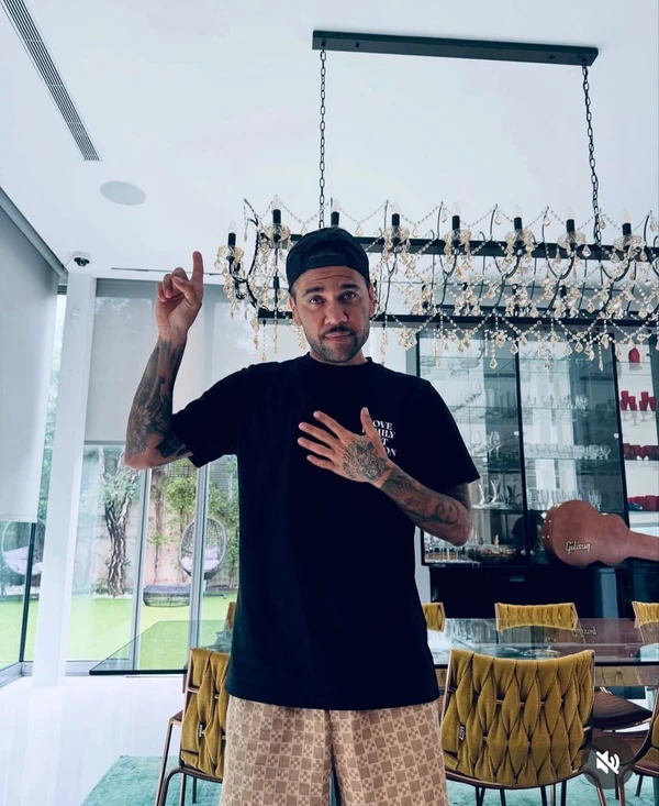 Após ter condenação anulada, Daniel Alves vira pregador em igreja evangélica por Reprodução