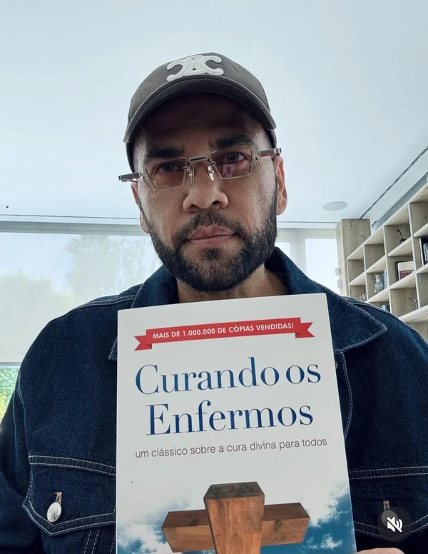 Após ter condenação anulada, Daniel Alves vira pregador em igreja evangélica por Reprodução