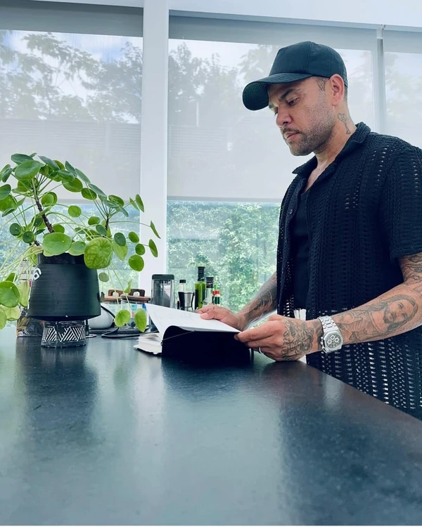 Após ter condenação anulada, Daniel Alves vira pregador em igreja evangélica por Reprodução
