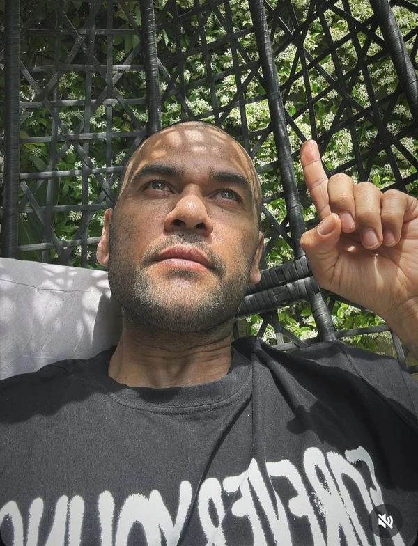 Após ter condenação anulada, Daniel Alves vira pregador em igreja evangélica por Reprodução
