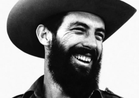 Camilo Cienfuegos foi um dos principais líderes da Revolução Cubana ao lado de Fidel Castro e Che Guevara, falecido em 1959 por Reprodução