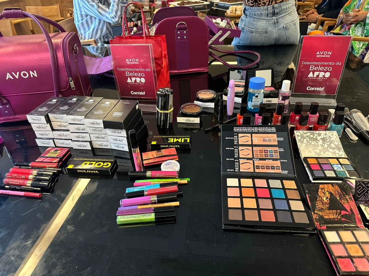 Produtos da Avon que serão usados no desfile por Correio