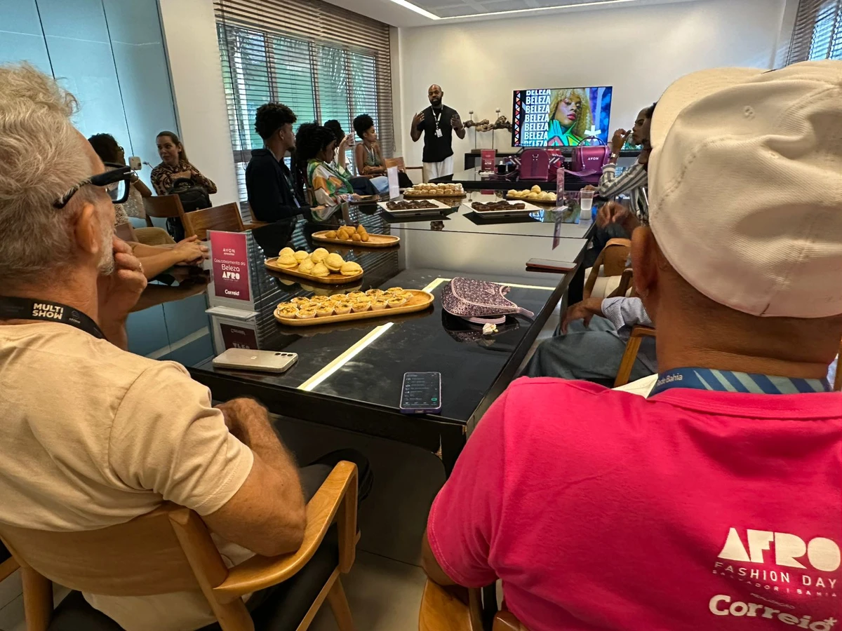 Fábio Reis, analista de projetos responsável pelo Afro Fashion Day, apresenta o tema do desfile por Correio