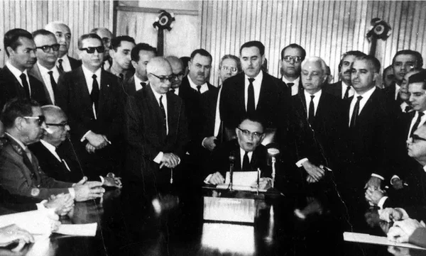 Em 27 de outubro de 1965, o regime militar editou o AI-2, que concentrou mais poderes no presidente e enfraqueceu o Congresso por Foto de arquivo/Agência Nacional