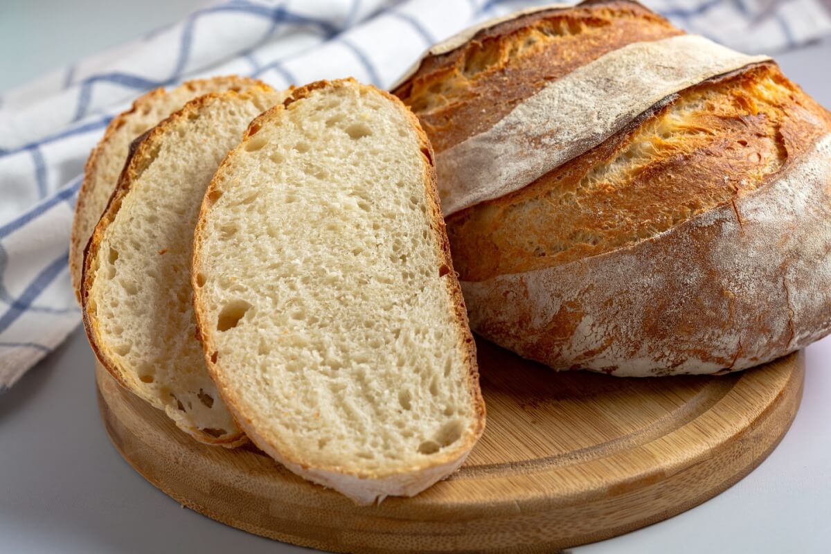 Pão rústico sem sova (Imagem: Saprunova Marina | Shutterstock)