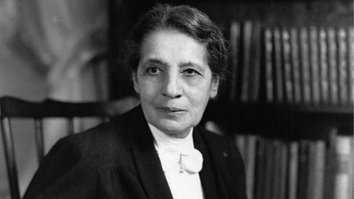 Lise Meitner, física austríaca que contribuiu para a descoberta da fissão nuclear. Faleceu em 1968 por Reprodução