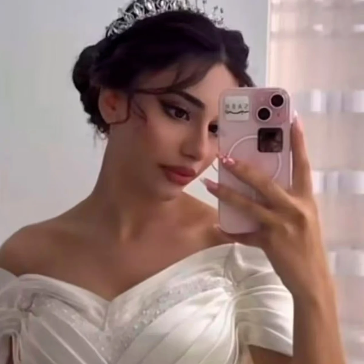 Lyaman Mammadli foi criticada por vestido por Reprodução