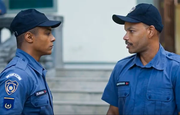 Marlon (Humberto Moraes) e Castanho (Dério Chagas) em "Dona de Mim" por Reprodução / Globo
